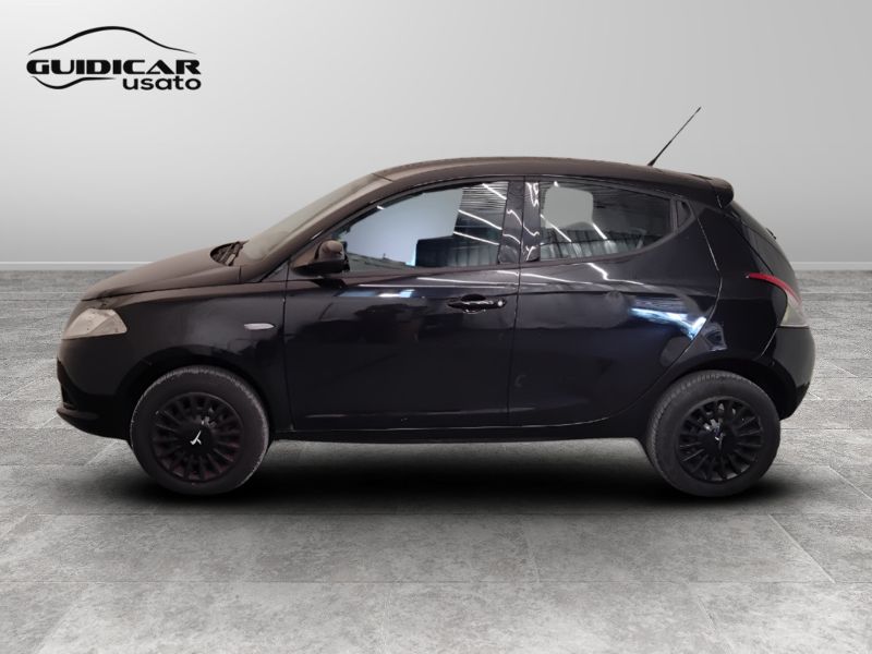 GuidiCar - LANCIA Ypsilon 2015 Ypsilon 0.9 t.air Silver ecochic metano 80cv E6 Usato