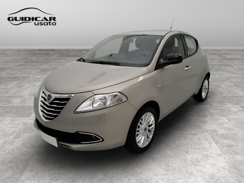 GuidiCar - LANCIA Ypsilon III 2011 2015 Ypsilon 1.2 8v Gold c/CL 69cv E6 Usato