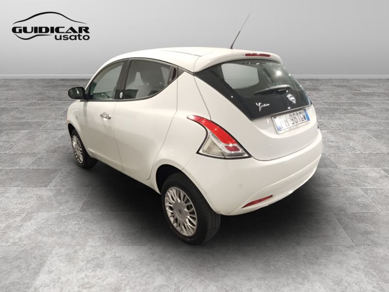 GuidiCar - LANCIA Ypsilon 2017 Ypsilon 0.9 t.air Platinum ecochic metano 80cv Usato