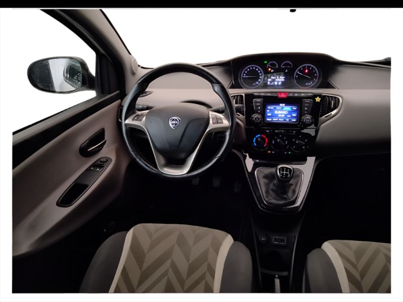 GuidiCar - LANCIA Ypsilon 2016 Ypsilon 1.2 Gold ecochic Gpl 69cv Usato