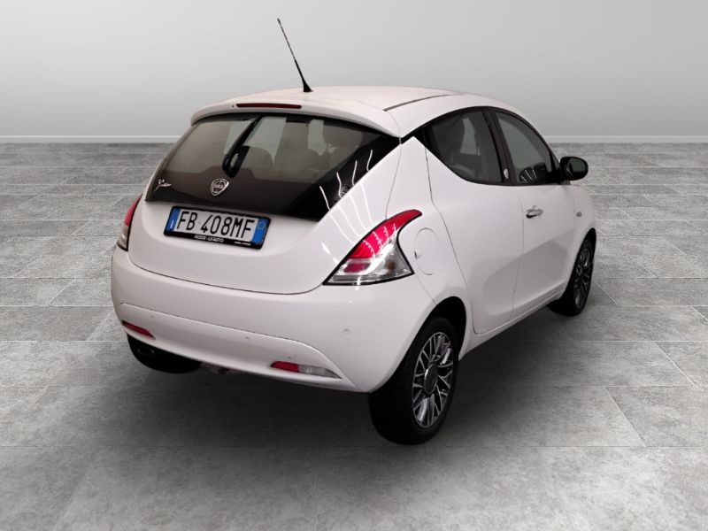 GuidiCar - LANCIA Ypsilon 2016 Ypsilon 1.2 Gold ecochic Gpl 69cv Usato