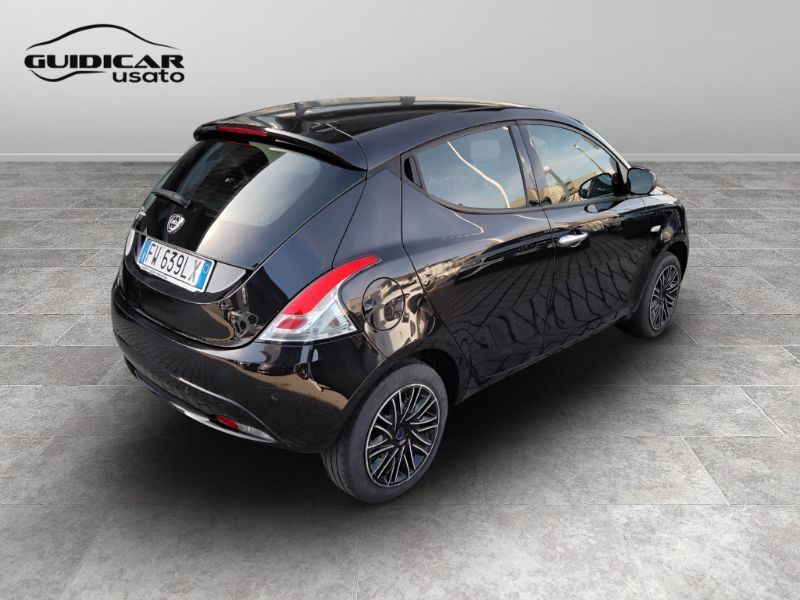 GuidiCar - LANCIA Ypsilon III 2015 2019 Ypsilon 1.2 Gold s&s 69cv my19 Usato