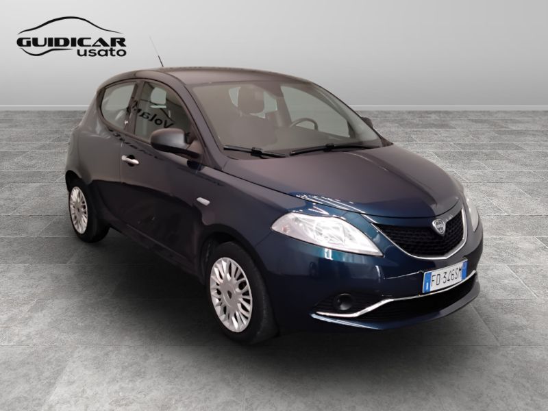 GuidiCar - LANCIA Ypsilon 2016 Ypsilon 1.2 Silver 69cv Usato