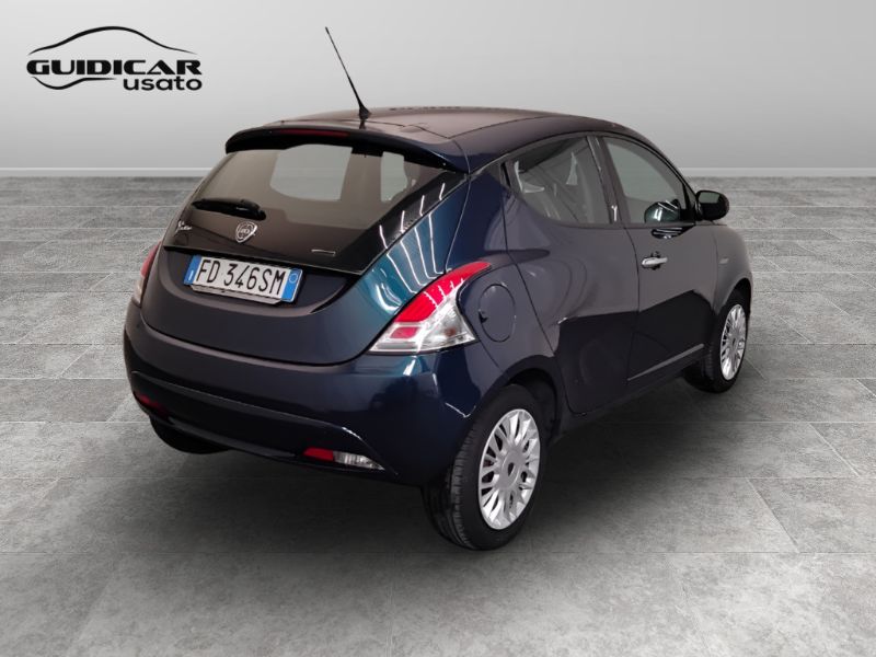 GuidiCar - LANCIA Ypsilon 2016 Ypsilon 1.2 Silver 69cv Usato