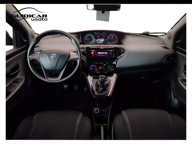 GuidiCar - LANCIA Ypsilon 2016 Ypsilon 1.2 Silver 69cv Usato