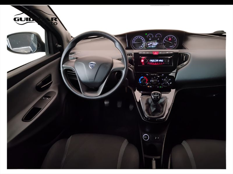 GuidiCar - LANCIA Ypsilon 2016 Ypsilon 1.2 Silver 69cv Usato