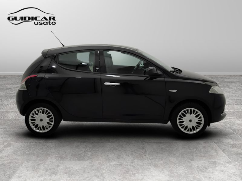 GuidiCar - LANCIA Ypsilon 2017 Ypsilon 1.2 Silver 69cv Usato