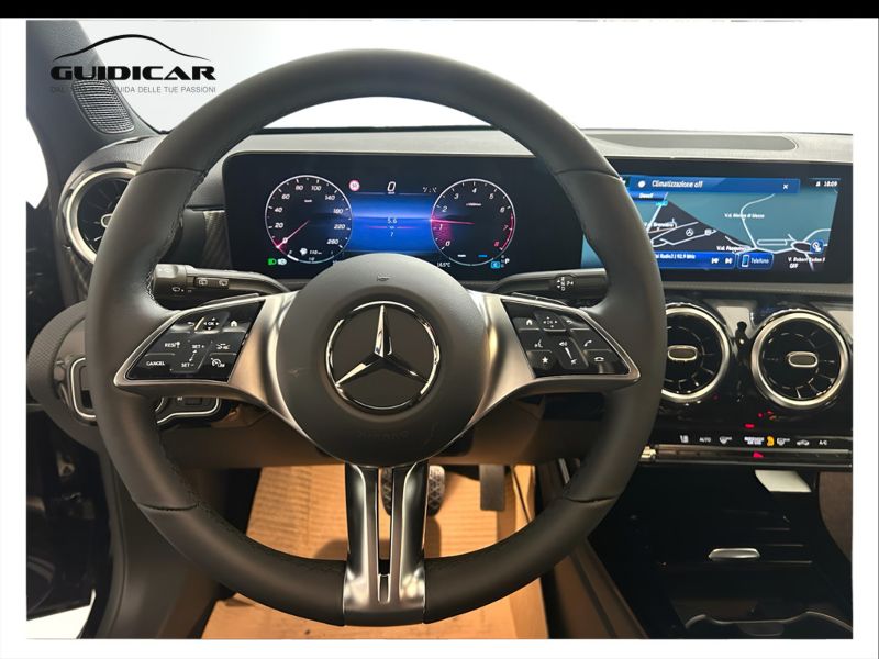 GuidiCar - MERCEDES BENZ Classe a 1 A 180 Sport auto Nuovo