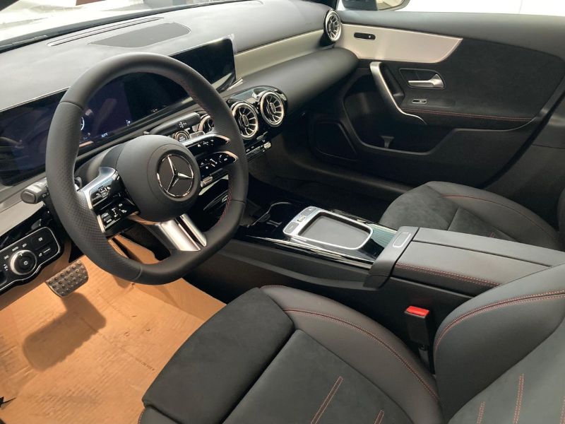 GuidiCar - MERCEDES BENZ CLASSE A 1 A 180 d Automatic Nuovo