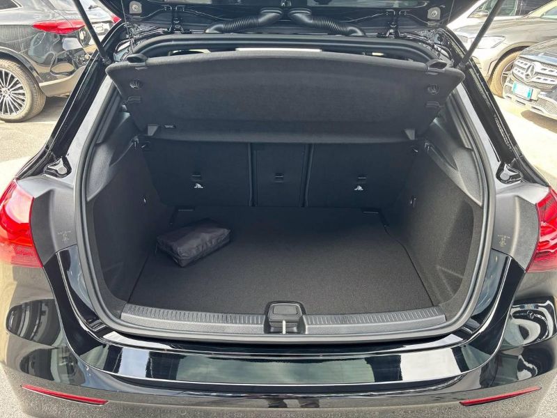 GuidiCar - MERCEDES BENZ Classe a 1 A 180 d Automatic AMG Line ADVANCED Nuovo