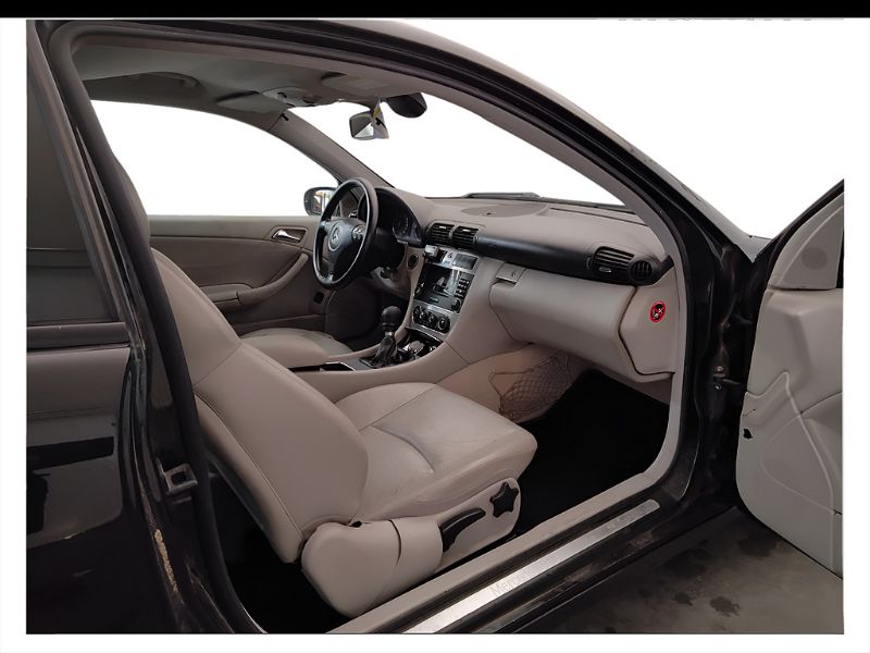 GuidiCar - Mercedes Classe C Sportcoupe - CL203 2004 2005 C SportCoupe 200 cdi Avantgarde Usato