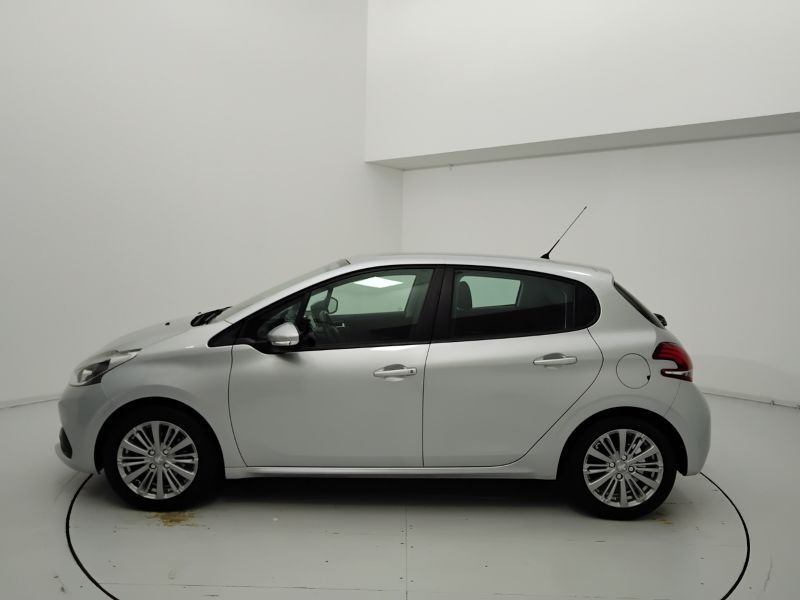 GuidiCar - PEUGEOT 208 2018 208 1.2 puretech Allure 82cv 5p Usato