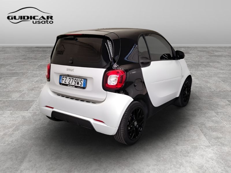 GuidiCar - SMART Fortwo III 2015 2019 Fortwo 0.9 t. Superpassion 90cv twinamic Usato