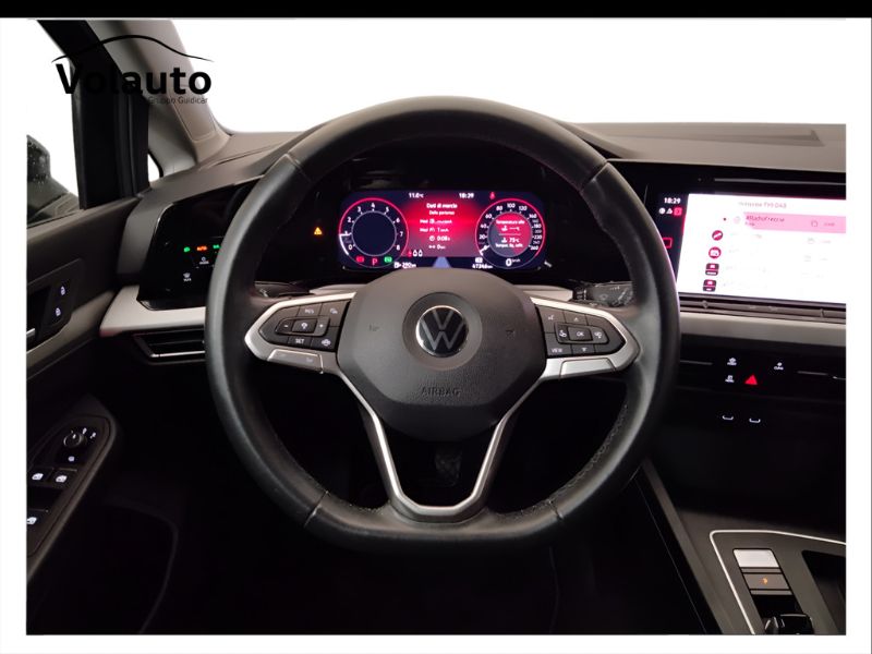 GuidiCar - VOLKSWAGEN Golf 2022 Golf 1.0 etsi evo Life 110cv dsg Usato