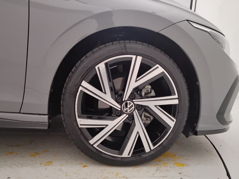 GuidiCar - VOLKSWAGEN Golf 2022 Golf 1.5 etsi evo act R-Line 150cv dsg Usato