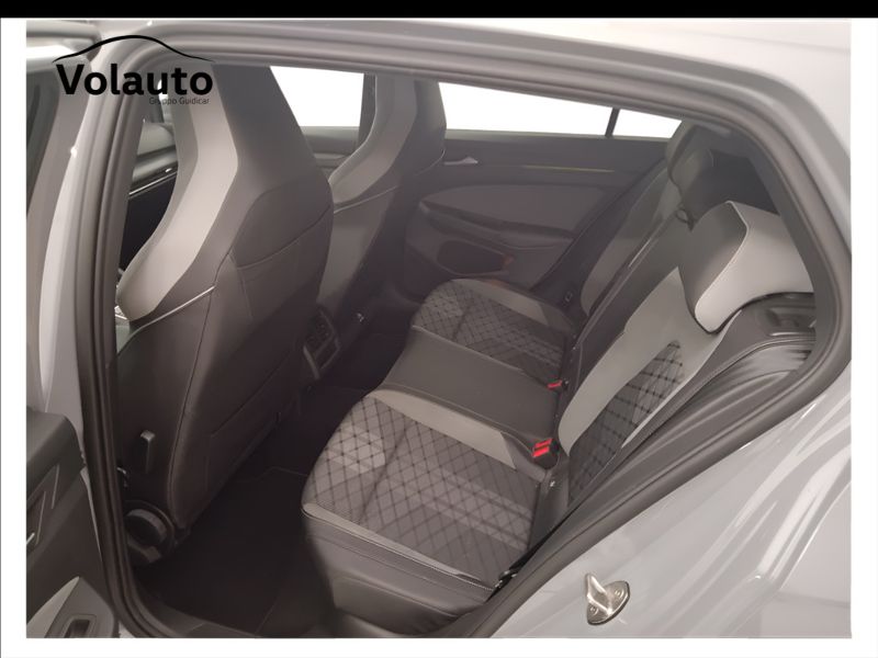 GuidiCar - VOLKSWAGEN Golf 2022 Golf 1.5 etsi evo act R-Line 150cv dsg Usato
