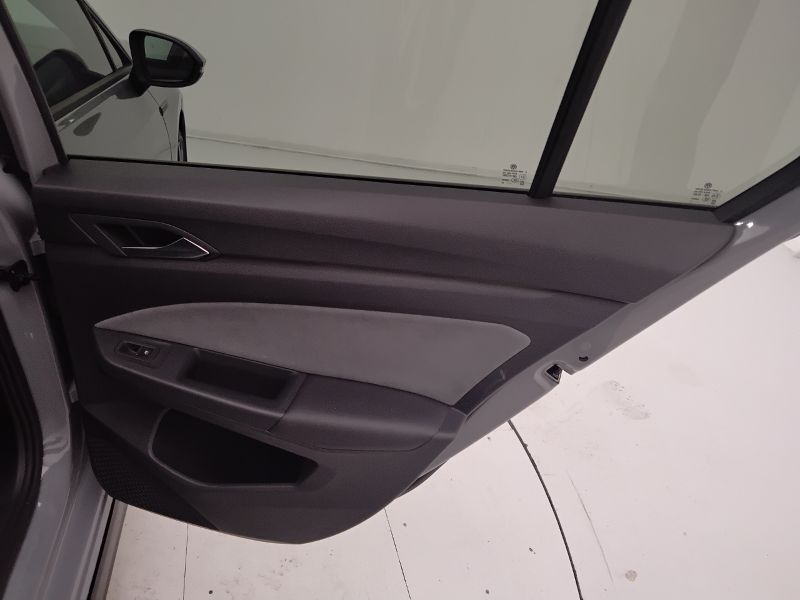 GuidiCar - VOLKSWAGEN Golf 2022 Golf 1.5 etsi evo act R-Line 150cv dsg Usato