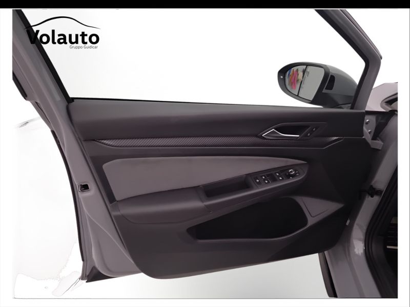 GuidiCar - VOLKSWAGEN Golf 2022 Golf 1.5 etsi evo act R-Line 150cv dsg Usato