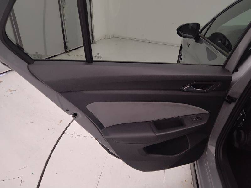 GuidiCar - VOLKSWAGEN Golf 2022 Golf 1.5 etsi evo act R-Line 150cv dsg Usato