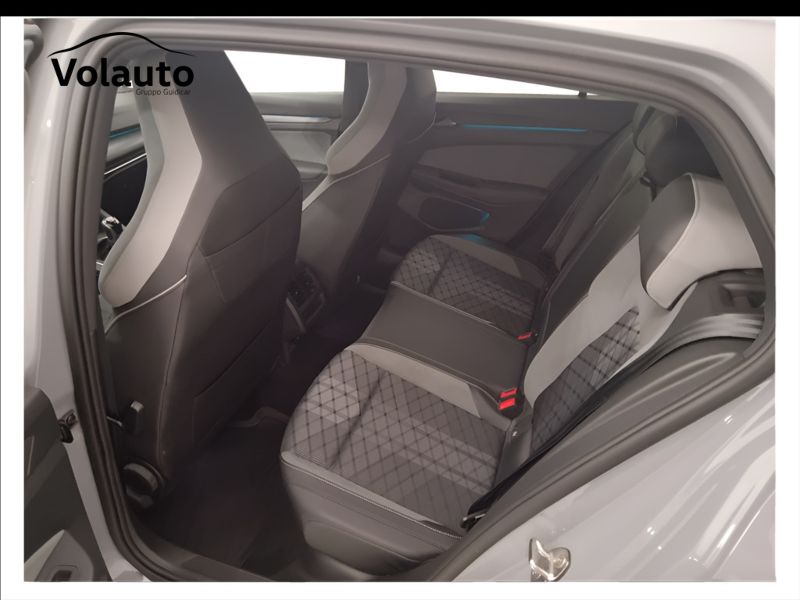 GuidiCar - VOLKSWAGEN Golf 2022 Golf 1.5 tsi evo act R-Line 130cv Usato