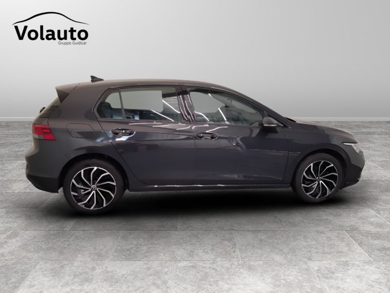 GuidiCar - VOLKSWAGEN Golf 2022 Golf 2.0 tdi scr Life 115cv Usato