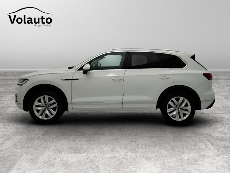 GuidiCar - VOLKSWAGEN Touareg 2021 Touareg 3.0 V6 tdi 231cv tiptronic Usato