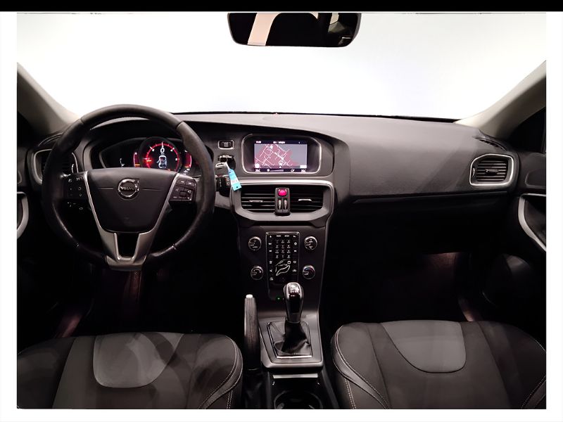 GuidiCar - VOLVO V40 II 2012 2018 V40 2.0 d2 my19 Usato