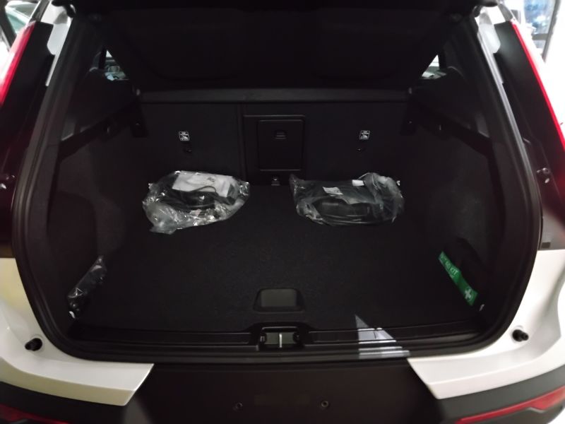 GuidiCar - VOLVO XC40 1 XC40 single motor extend.range Core rwd Nuovo