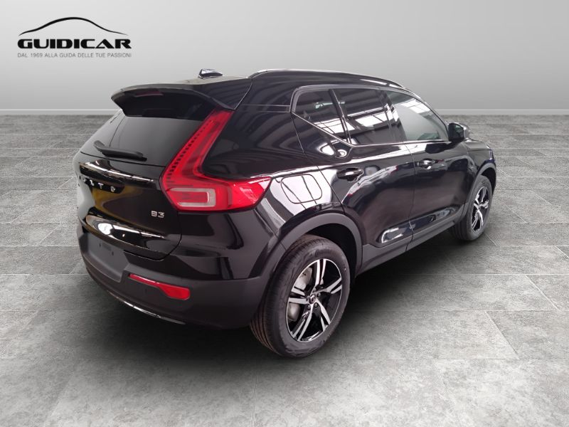 GuidiCar - VOLVO XC40 1 XC40 PLUS DARK B3 AUT Nuovo