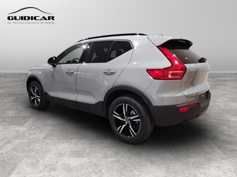 GuidiCar - VOLVO XC40 1 XC40 PLUS DARK B3 AUT Nuovo