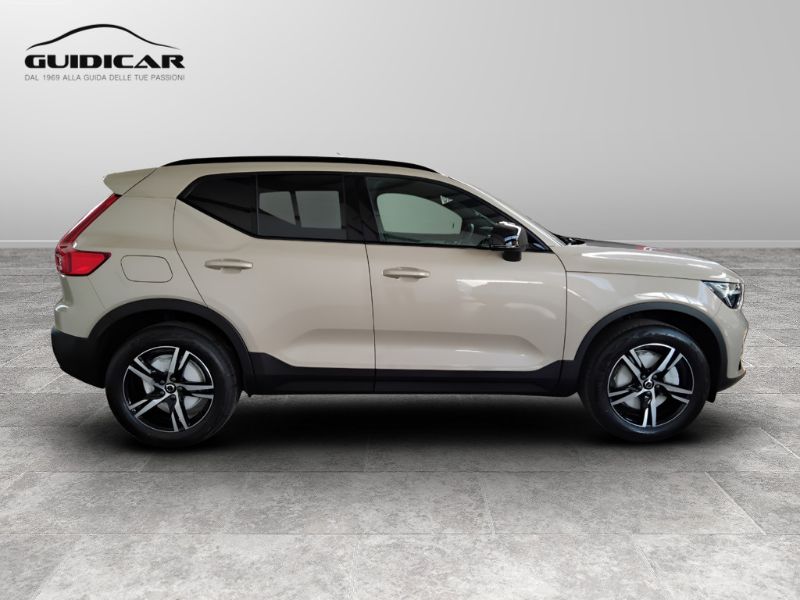 GuidiCar - VOLVO XC40 1 XC40 PLUS DARK B3 AUT Nuovo