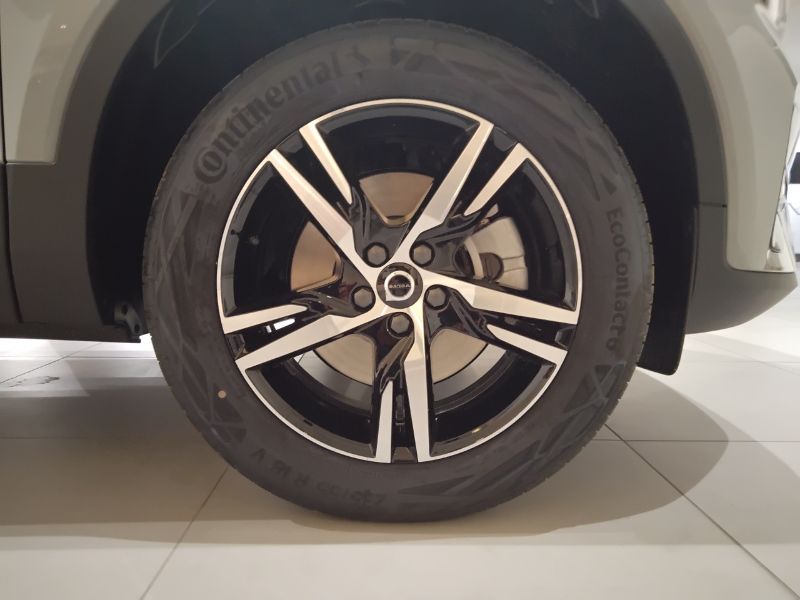 GuidiCar - VOLVO XC40 1 XC40 PLUS DARK B3 AUT Nuovo