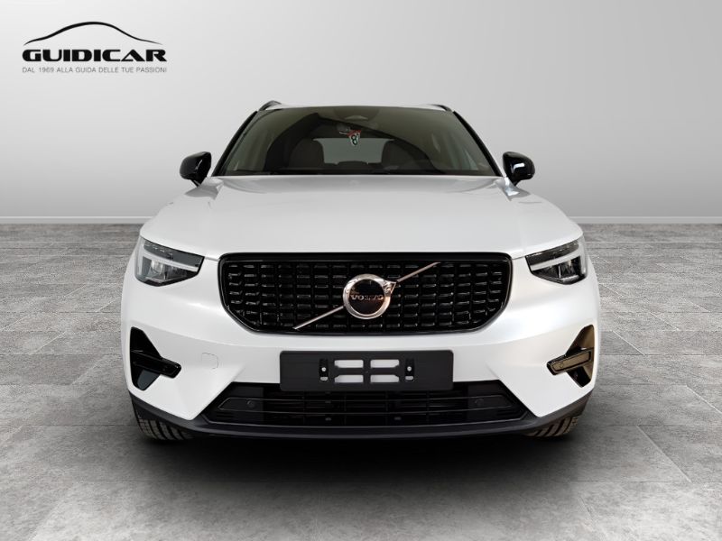 GuidiCar - VOLVO XC40 1 XC40 PLUS DARK B3 AUT Nuovo