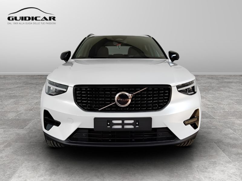 GuidiCar - VOLVO XC40 1 XC40 PLUS DARK B3 AUT Nuovo