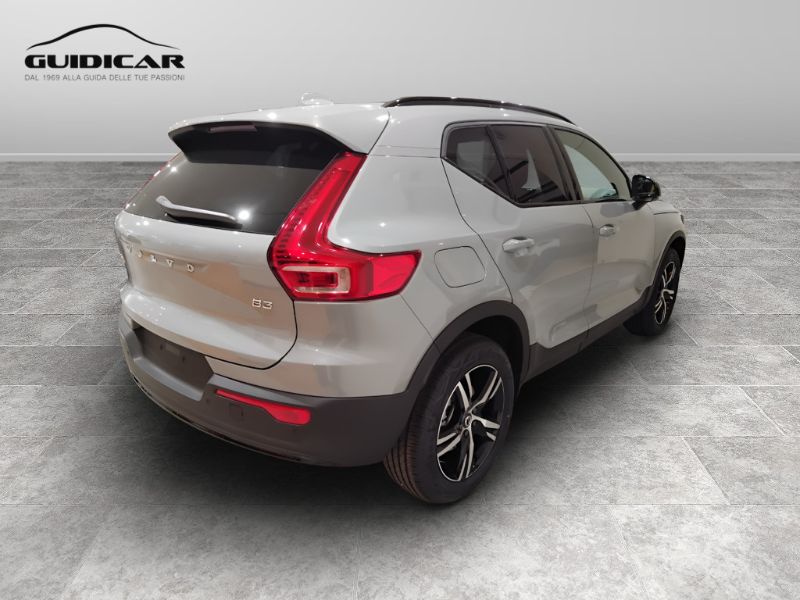 GuidiCar - VOLVO XC40 1 XC40 PLUS DARK B3 AUT Nuovo