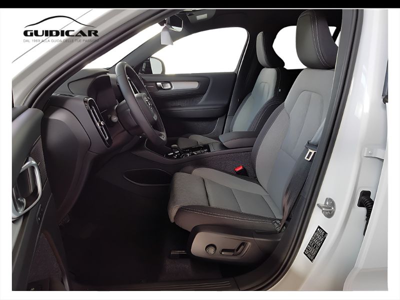 GuidiCar - VOLVO XC40 1 XC40 PLUS DARK B3 AUT Nuovo