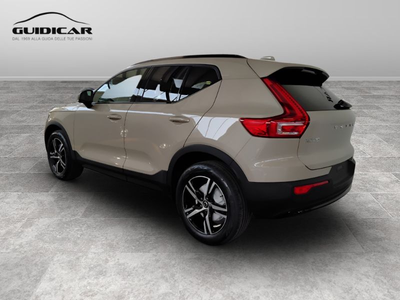 GuidiCar - VOLVO XC40 1 XC40 PLUS DARK B3 AUT Nuovo