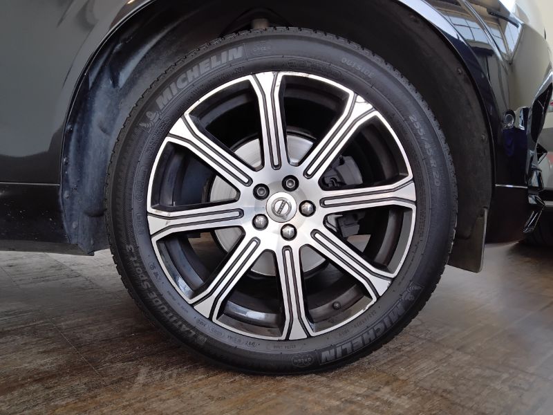 GuidiCar - VOLVO XC60 (2017--->) 2019 XC60 (2017-->) - XC60 D4 AWD Geartronic Inscription Usato