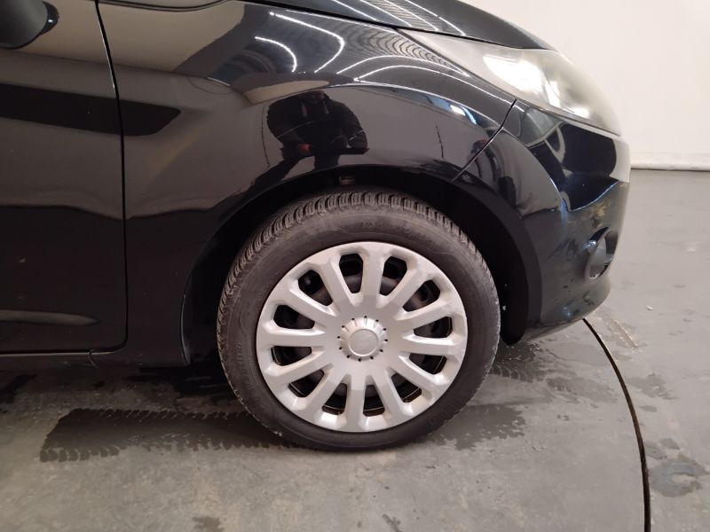 GuidiCar - FORD Fiesta 2010 Fiesta 5p 1.4 tdci + c/esp Usato