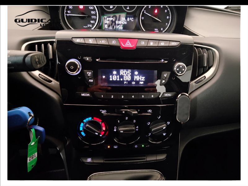 GuidiCar - LANCIA Ypsilon 2015 Ypsilon 0.9 t.air Silver ecochic metano 80cv E6 Usato