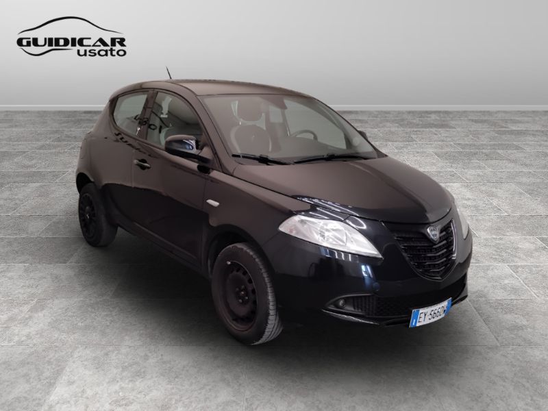 GuidiCar - LANCIA Ypsilon 2015 Ypsilon 0.9 t.air Silver ecochic metano 80cv E6 Usato