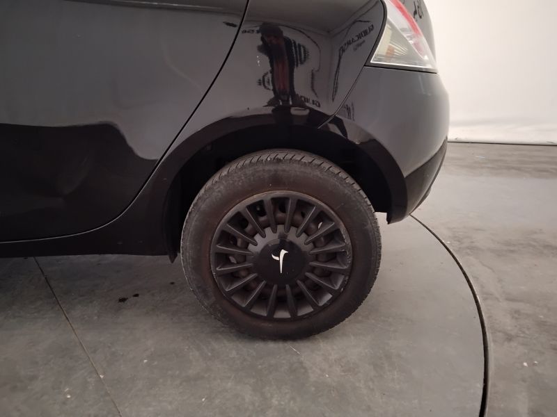 GuidiCar - LANCIA Ypsilon 2015 Ypsilon 0.9 t.air Silver ecochic metano 80cv E6 Usato