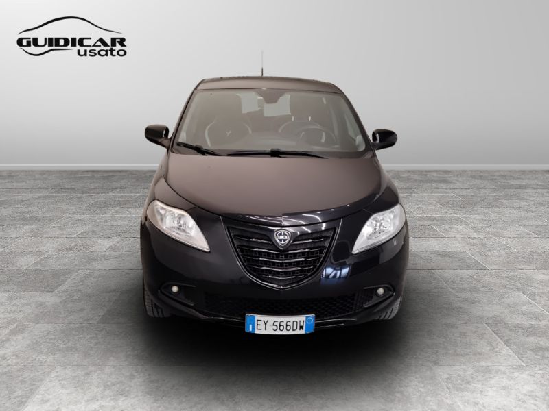 GuidiCar - LANCIA Ypsilon 2015 Ypsilon 0.9 t.air Silver ecochic metano 80cv E6 Usato