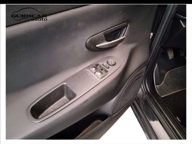 GuidiCar - LANCIA Ypsilon 2015 Ypsilon 0.9 t.air Silver ecochic metano 80cv E6 Usato
