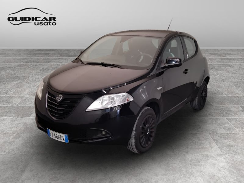 GuidiCar - LANCIA Ypsilon 2015 Ypsilon 0.9 t.air Silver ecochic metano 80cv E6 Usato