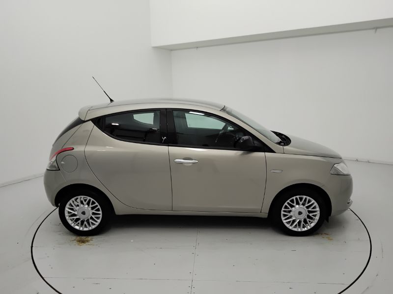 GuidiCar - LANCIA Ypsilon 2015 Ypsilon 1.2 8v Gold c/CL 69cv E6 Usato