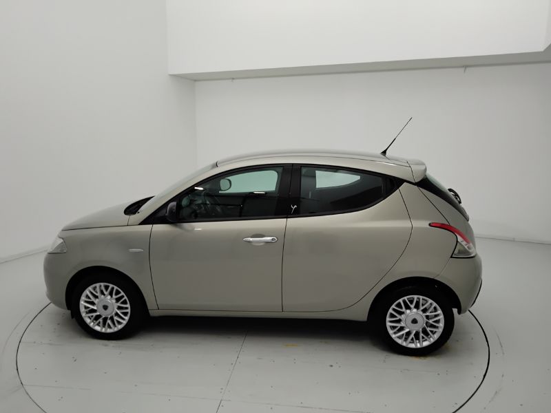 GuidiCar - LANCIA Ypsilon 2015 Ypsilon 1.2 8v Gold c/CL 69cv E6 Usato