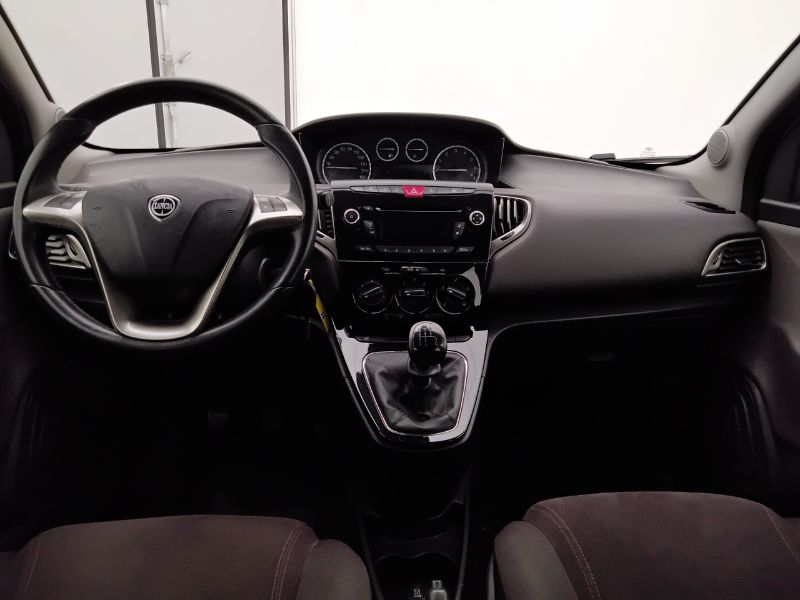 GuidiCar - LANCIA Ypsilon 2015 Ypsilon 1.2 8v Gold c/CL 69cv E6 Usato