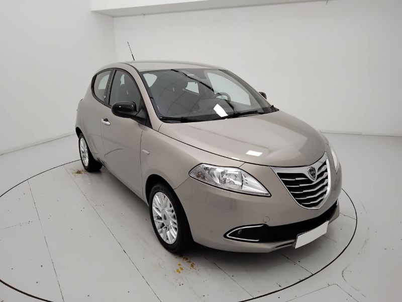 GuidiCar - LANCIA Ypsilon 2015 Ypsilon 1.2 8v Gold c/CL 69cv E6 Usato