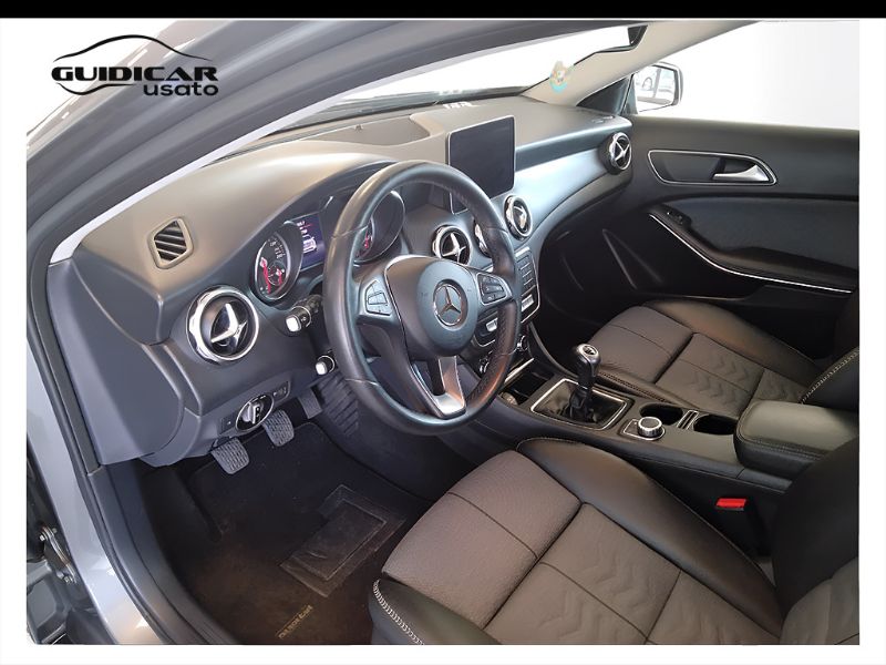 GuidiCar - Mercedes GLA-X156 2017 2018 GLA 180 d Business Usato